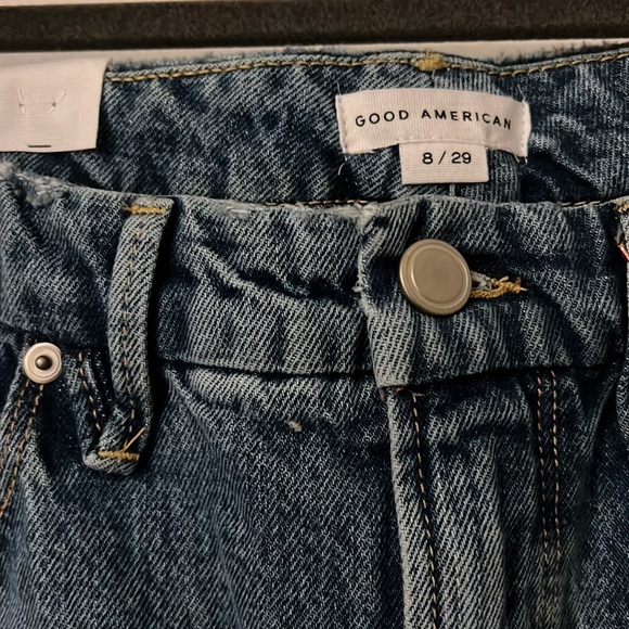 Good American Good Boy High Rise Straight Leg Jeans w/ Spilt Hem - Picture 8 of 12